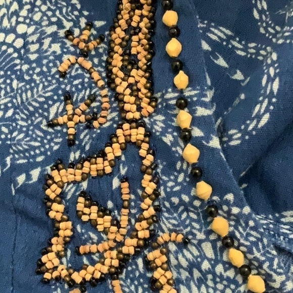 Lucky Brand blue blouse with side pockets and V neckline. Size M - Picture 10 of 10